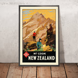 Poster di viaggio della Nuova Zelanda: Mt. Cook di Leonard Cornwall Mitchell 